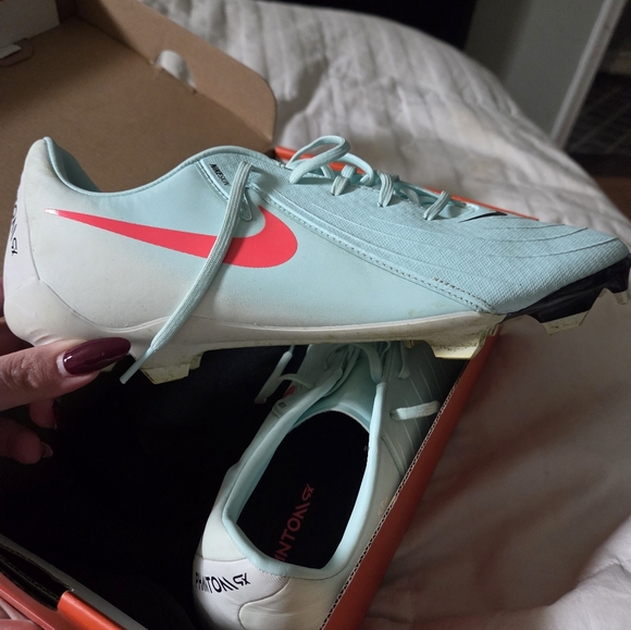 Nike Phantom GT2 Turquoise and Pink Cleats Size 11 Mens/12.5 Womens - Picture 2 of 8